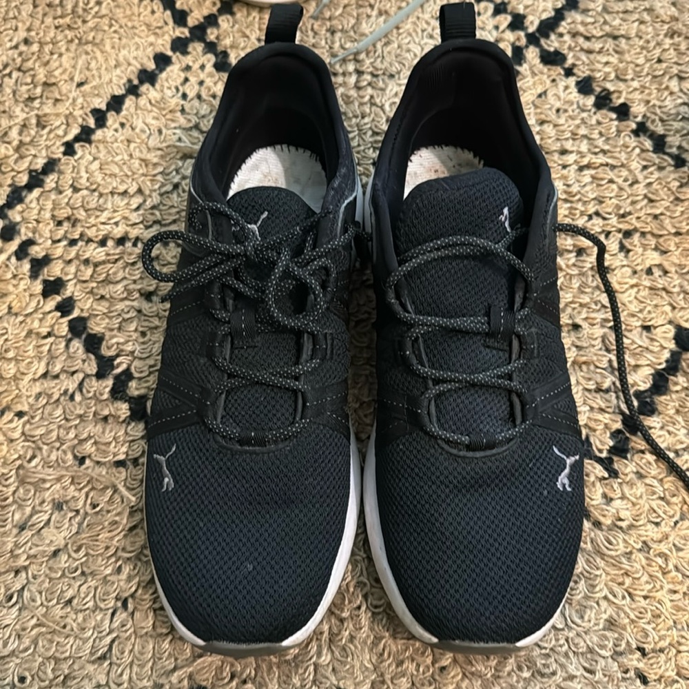 Black men’s Puma shoes size 11 EUC